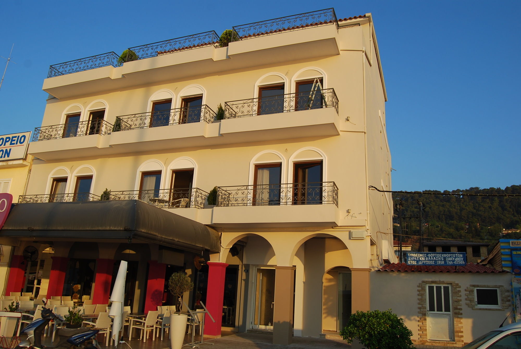 Dali Hotel Zakynthos Town Exterior photo